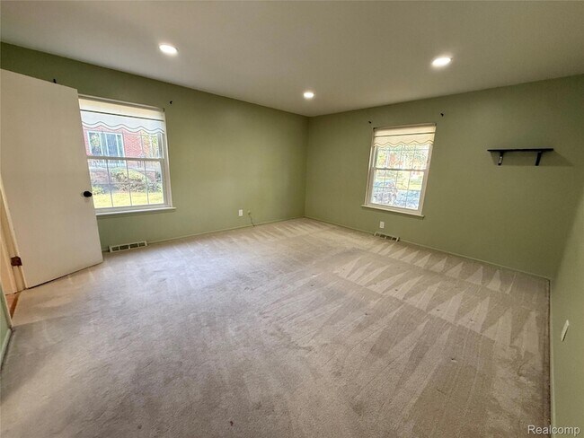 Building Photo - 27633 Echo Valley E