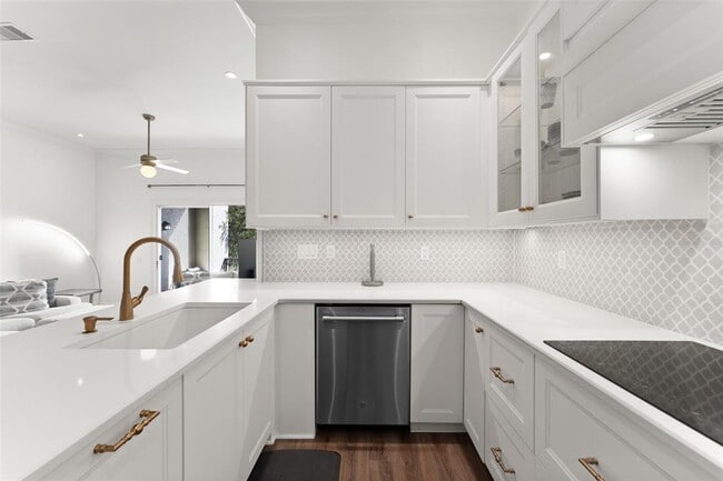 Building Photo - 625 Tropical Breeze Wy