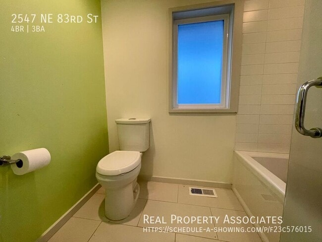 Building Photo - 2547 NE 83rd St