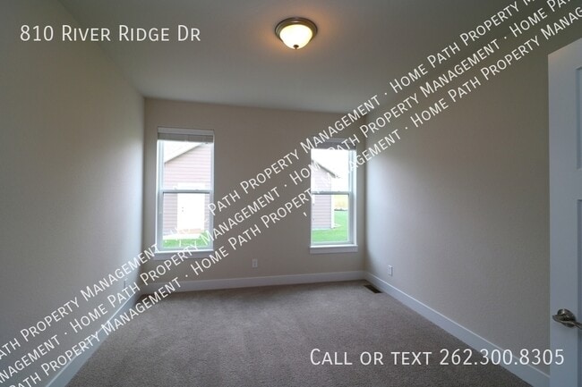 Building Photo - 810 River Ridge Dr