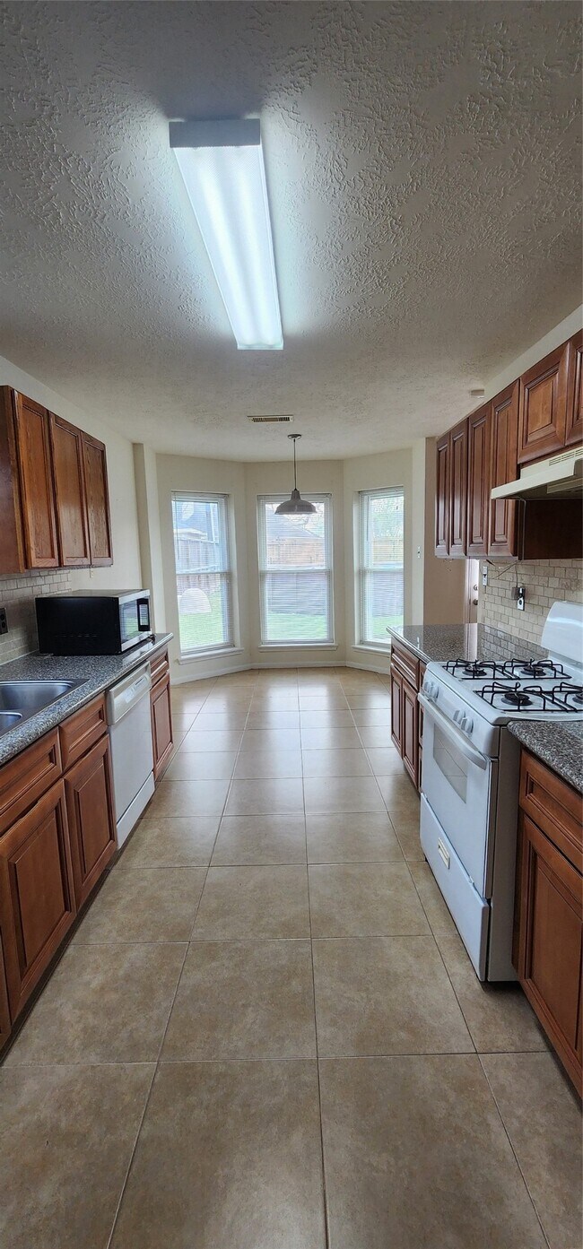 Building Photo - 16807 Sussex Dr