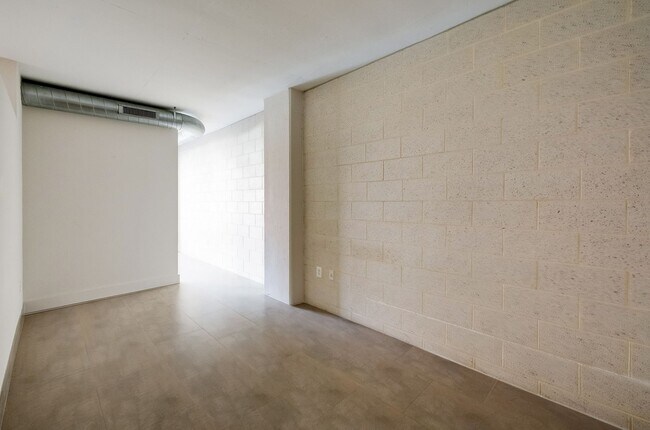 Building Photo - Move-in Ready 1BR 1BA at the Alta is a Min...