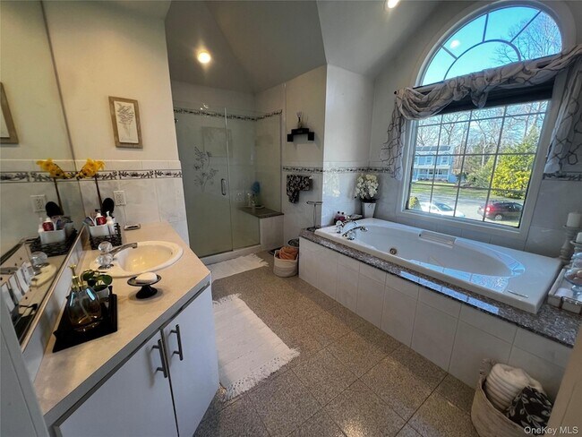 Building Photo - 6 Kara Ct