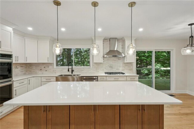 Building Photo - 545 Woodman Pl