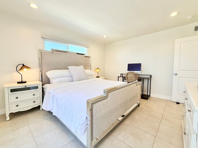 Building Photo - 3953 Sunset Ln