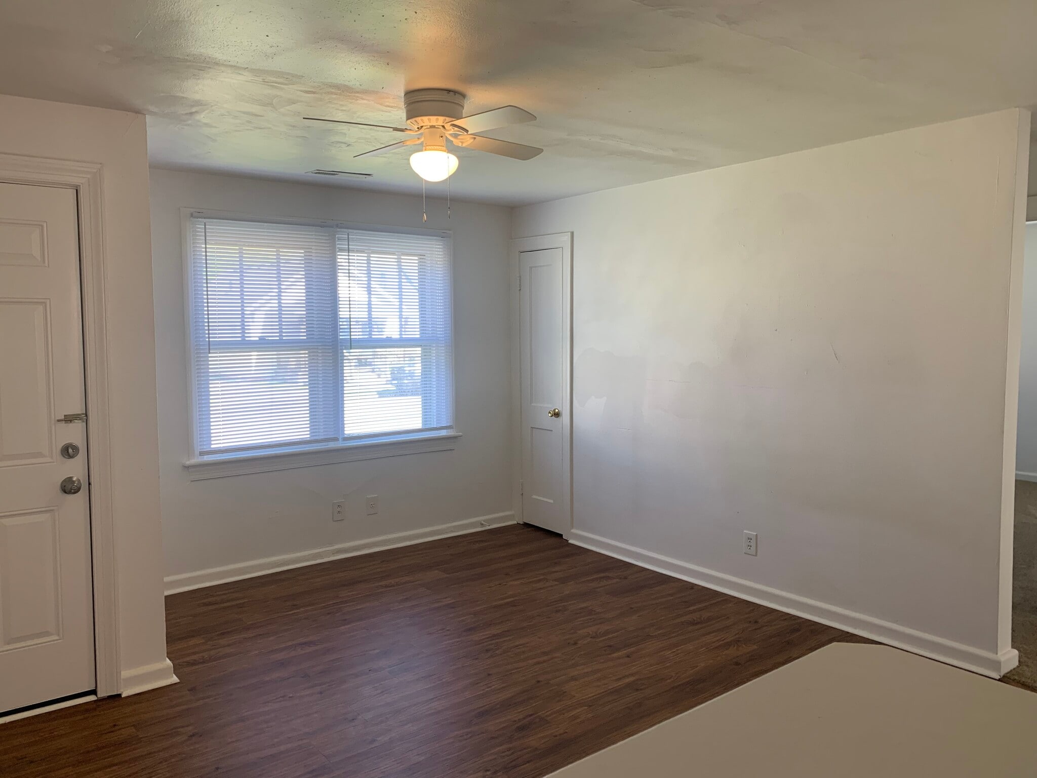 Building Photo - 9324 Phillip Ave