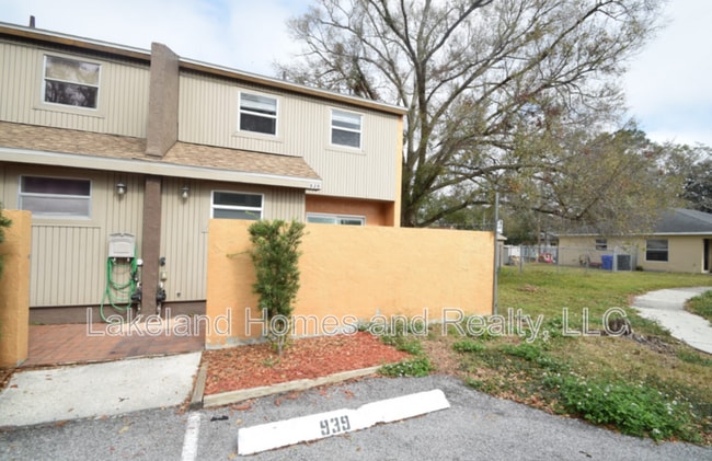 Building Photo - 939 Castle Way