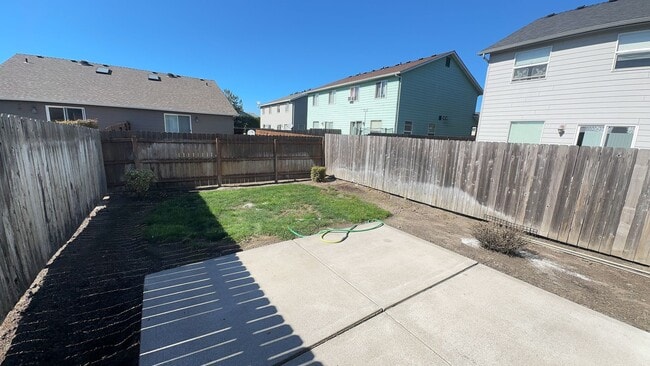 Building Photo - 2 bed 2 bath Duplex in Monmouth