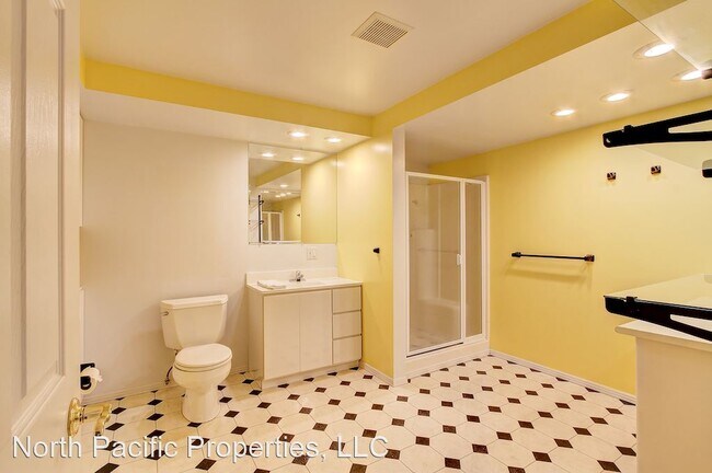 Building Photo - 3 br, 3 bath House - 2524 Montavista Place...