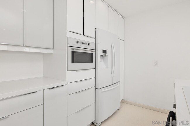 Building Photo - 6423 Caminito Aronimink