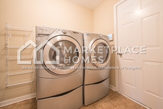 Building Photo - 5264 Brassie Dr