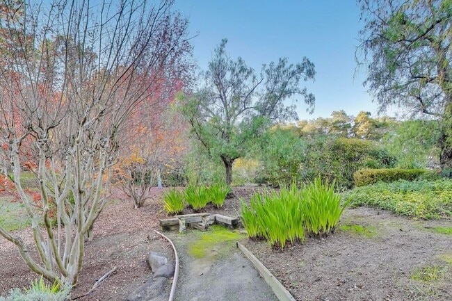 Building Photo - 28 Meadow Rd