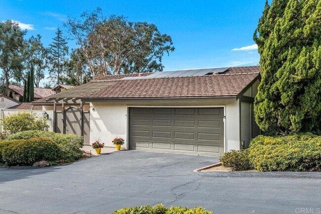 Building Photo - Remodeled 3BR/2BA Condo in the Heart of Ra...