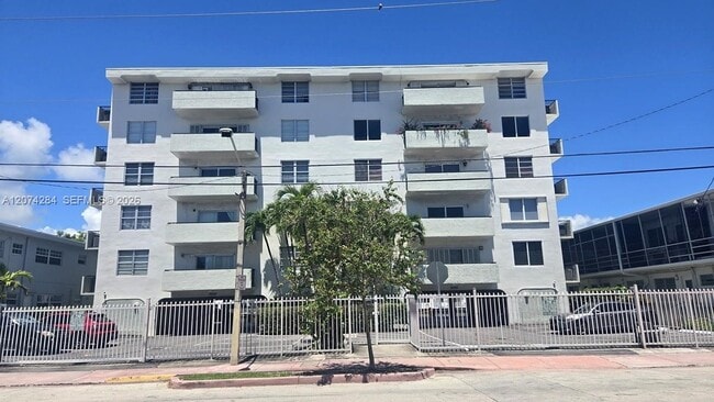 Building Photo - 8024 Tatum Waterway Dr