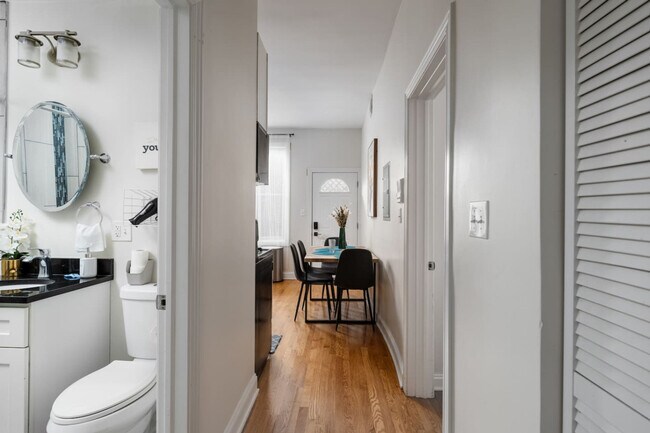 Building Photo - 2721 W Congress Pkwy