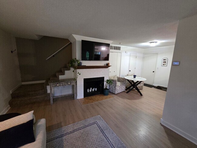 Building Photo - 7652 Wedgewood Ct