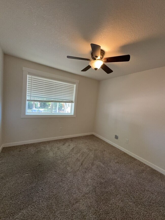Building Photo - 5403-5413 Compton Ln #14380