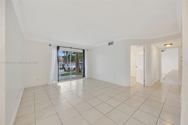 Building Photo - 10630 SW 157th Ct