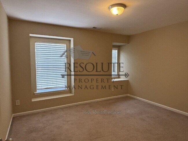 Building Photo - 4 Spicewood Ct