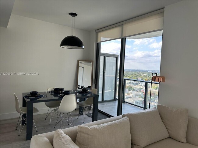 Building Photo - 121 NE 34th St