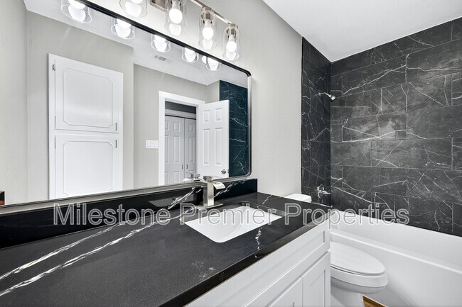 Building Photo - 3014 Jennifer Ave