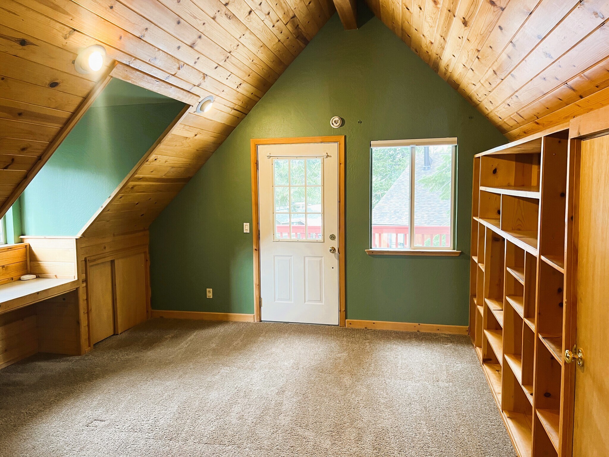 Building Photo - 11881 Pine Forest Rd