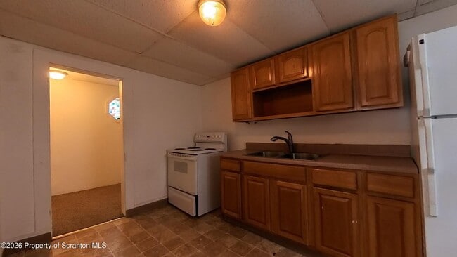 Building Photo - 326 N Hyde Park Ave