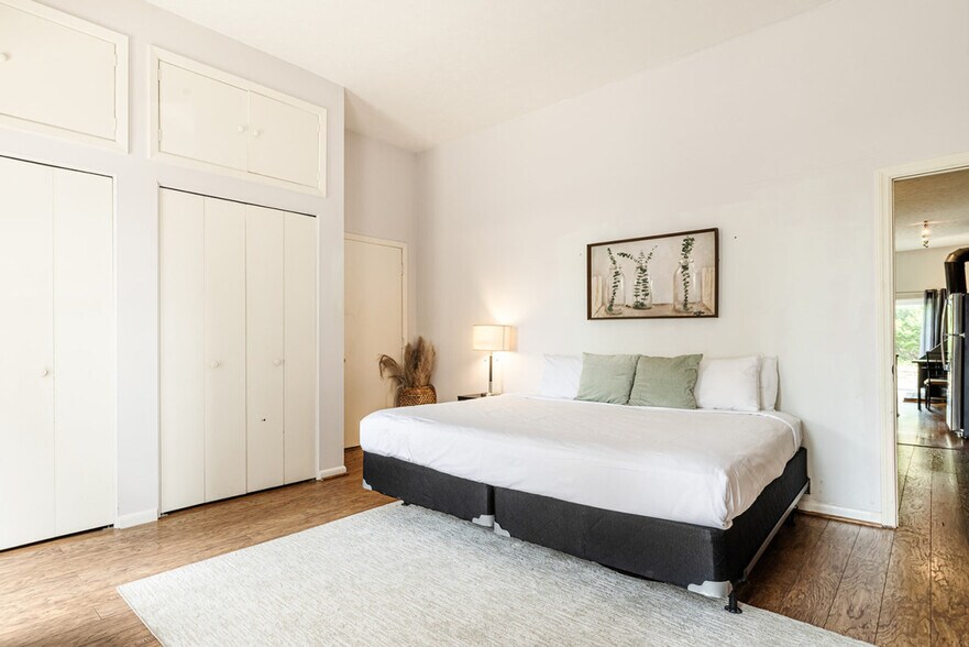 Building Photo - 962 Pavilion St