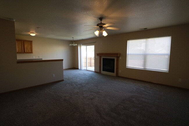 Building Photo - AWESOME 3 BEDROOM HOME CLOSE TO FORT RILEY