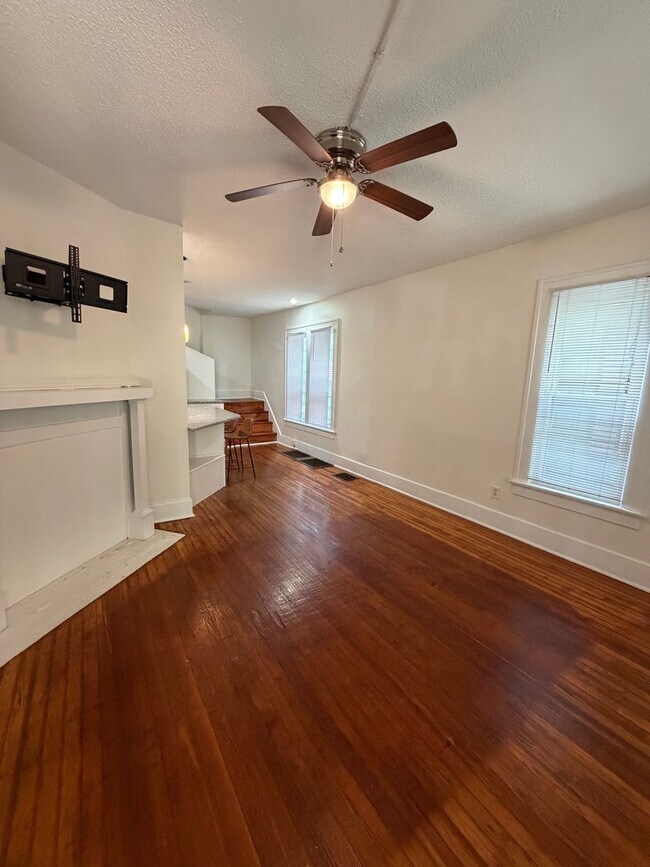 Building Photo - Charming 2 Bed, 2 Bath Home Near German Vi...