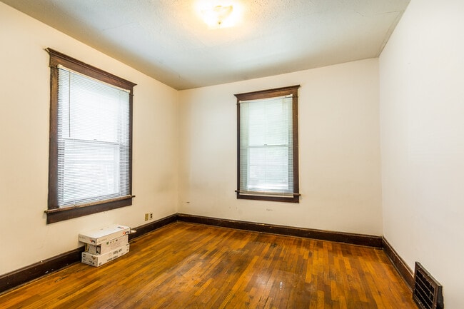 Building Photo - 353 N 15th St