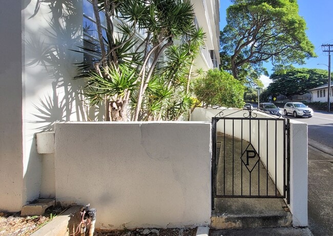 Building Photo - Ground Floor Unit at The Pleasanton! - 2BR...