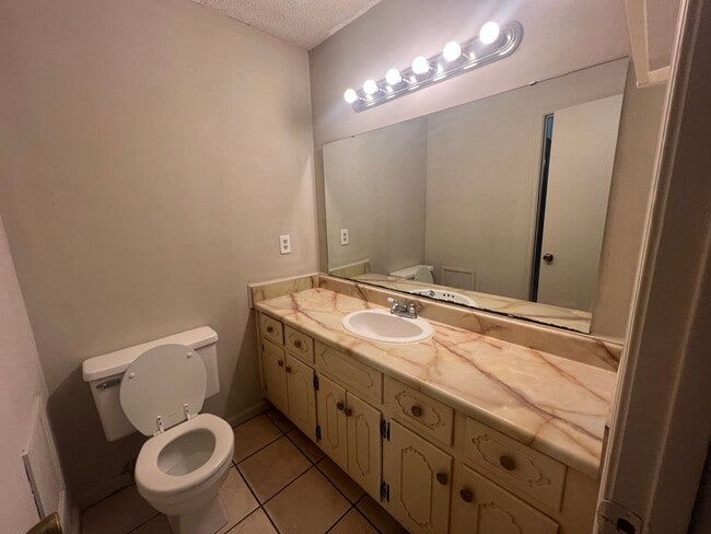 Building Photo - 716 E 33rd St