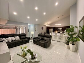 Building Photo - 1031 Summit Pl Cir