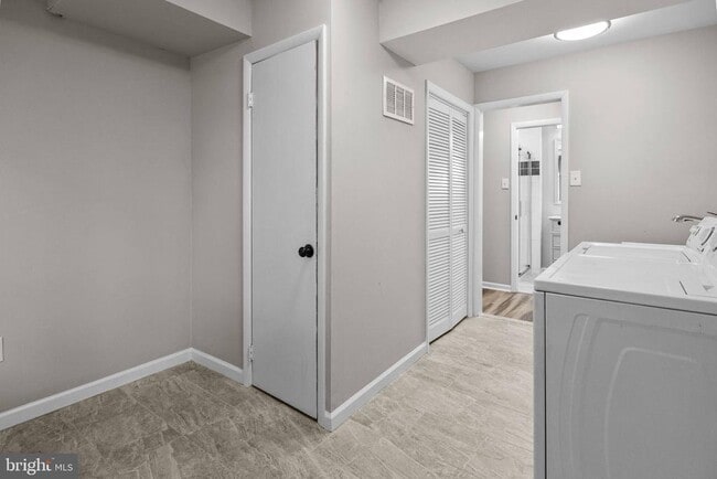 Building Photo - 111 Hidden Valley Ln