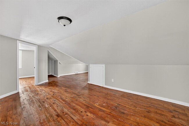 Building Photo - 1851 Beverly Hills Dr