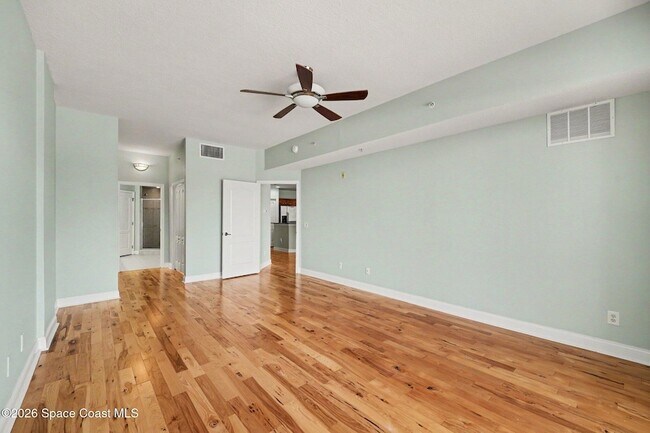 Building Photo - 601 N Miramar Ave
