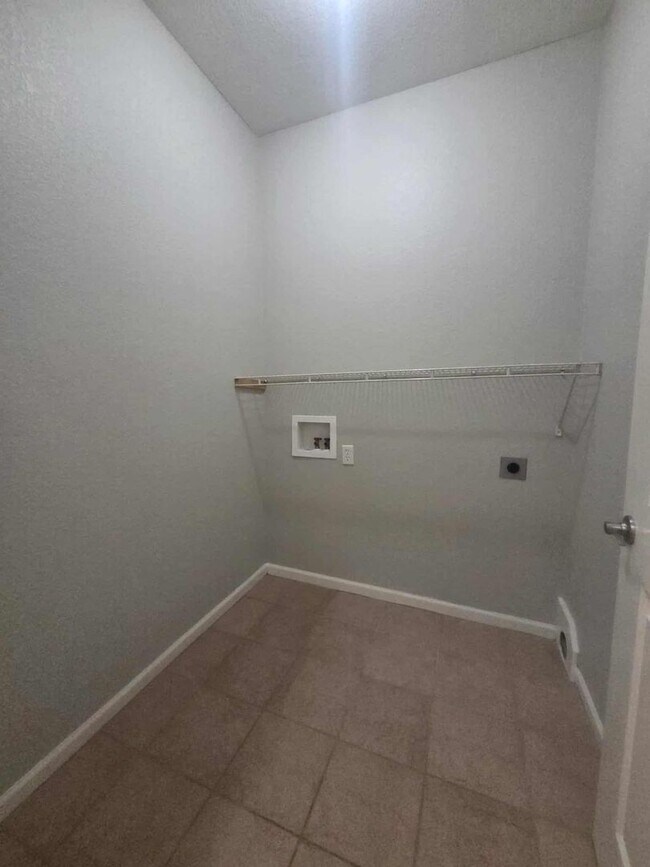 Building Photo - 410 Michael's Ct