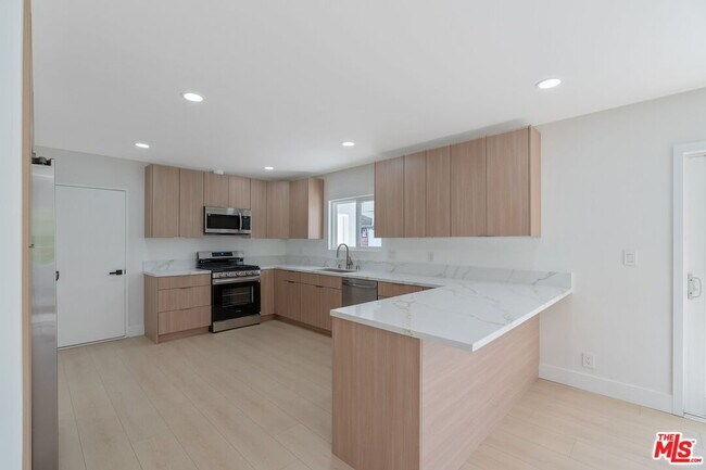 Building Photo - 22563 Tiara St