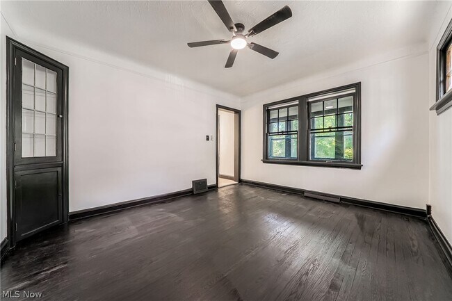 Building Photo - 3995 E 154th St