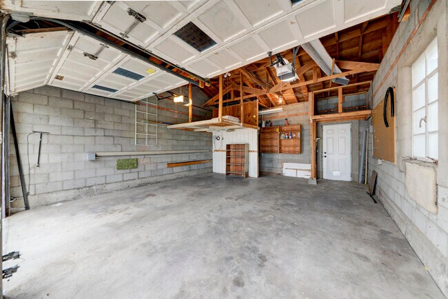 Building Photo - 3334 Linda Vista Ave SE