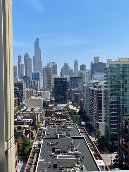 Balcony East View - 720 N Larrabee St Unit 1707