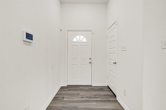 Building Photo - 8628 Scott St