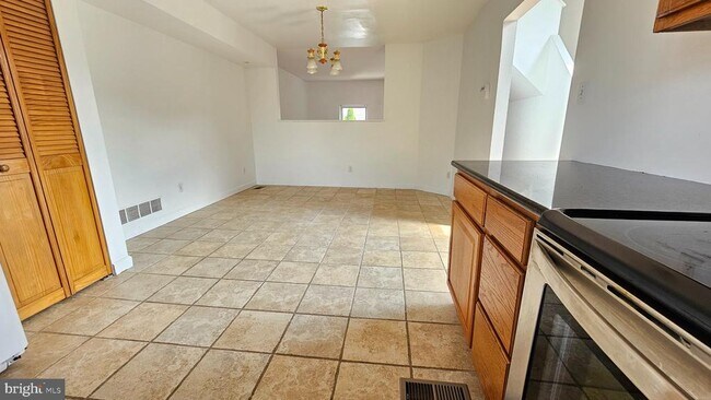 Building Photo - 117 Hamlet Dr