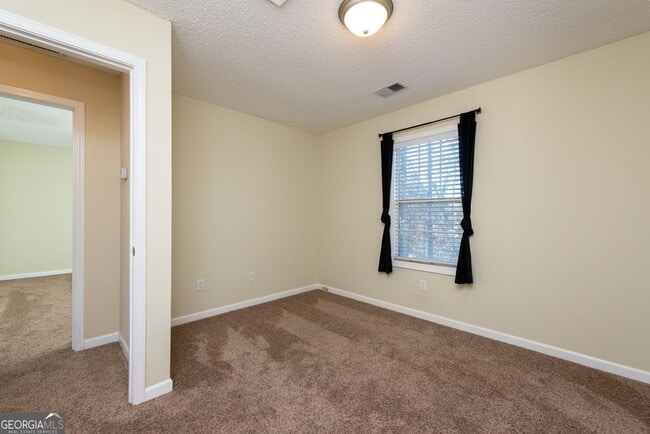 Building Photo - 135 Sandwood Dr