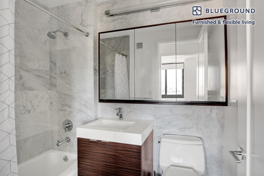 Building Photo - 105 Duane St