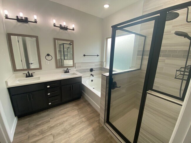 Building Photo - East El Paso 4 bed 2 bath Refrig A/C with gorgeous landscaping!