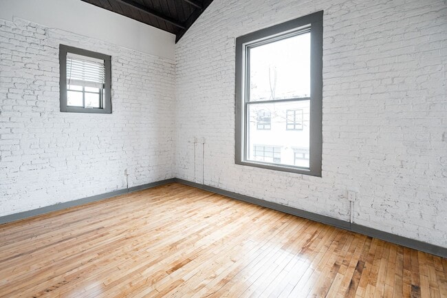 Building Photo - Loft Style with Bay Window and Laundry Room