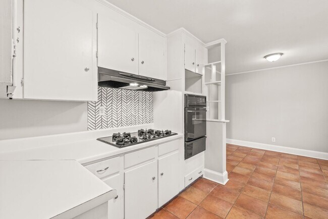 Building Photo - Cute 3-Bedroom Brick Ranch in Oakhurst!