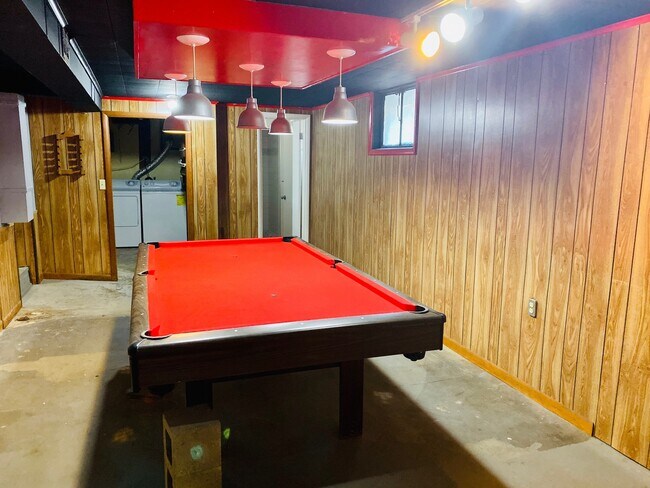 Building Photo - {11821} Desirable Shawnee Village Location + Hardwood Floors + Fenced Yard